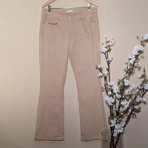 Margaret M Wide Leg Beige/Cream Full Length Denim Jeans. Size 32/14